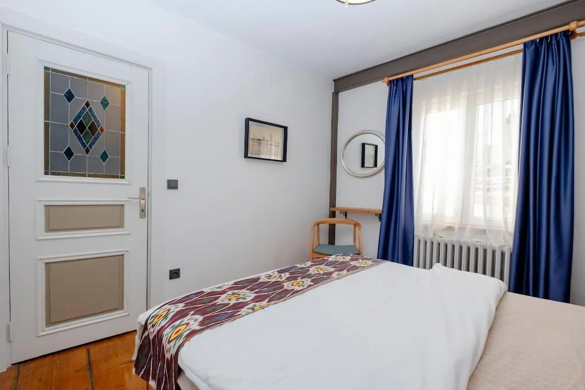 Cosy Apartment With Lofty Ceilings İstanbul