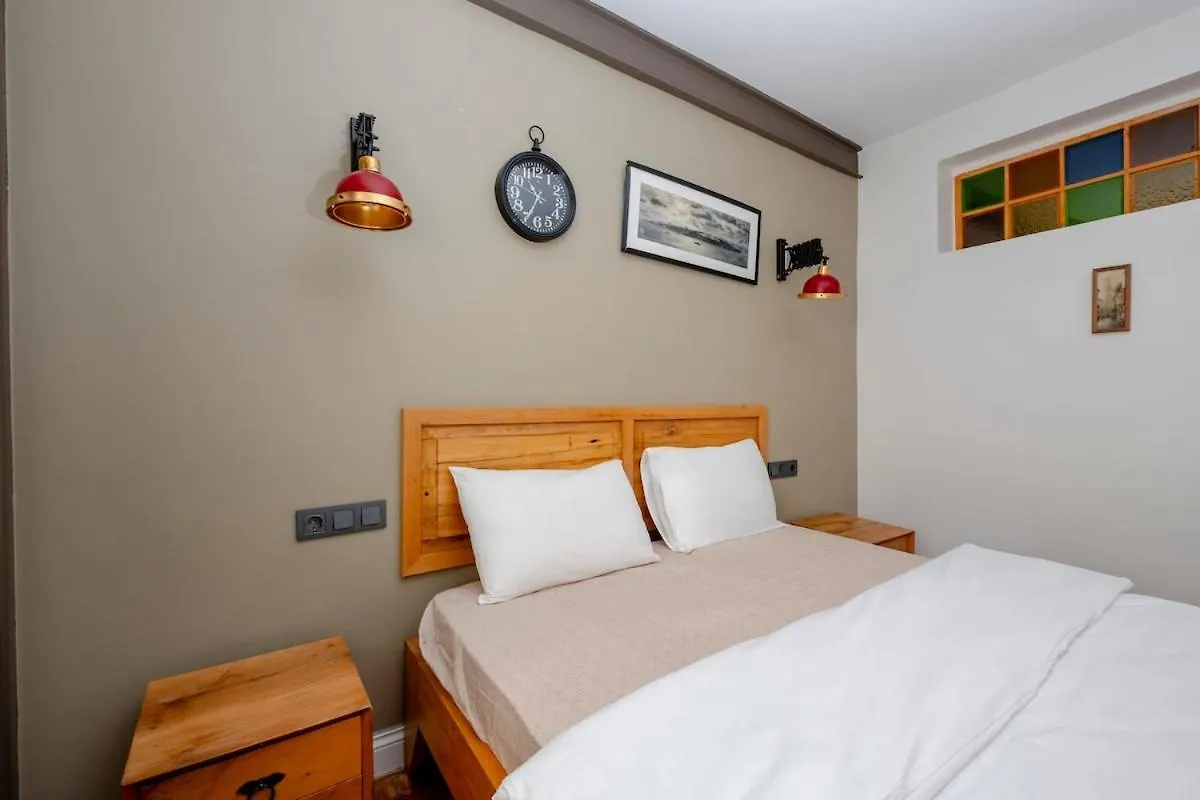 Cosy Apartment With Lofty Ceilings Istanbul